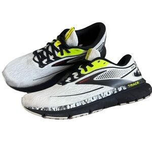 Brooks Trace Firefighter hero sneakers